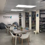 תמונה של המרחב המרכזי של מרכז המידע החדש של מכון ברוקדייל